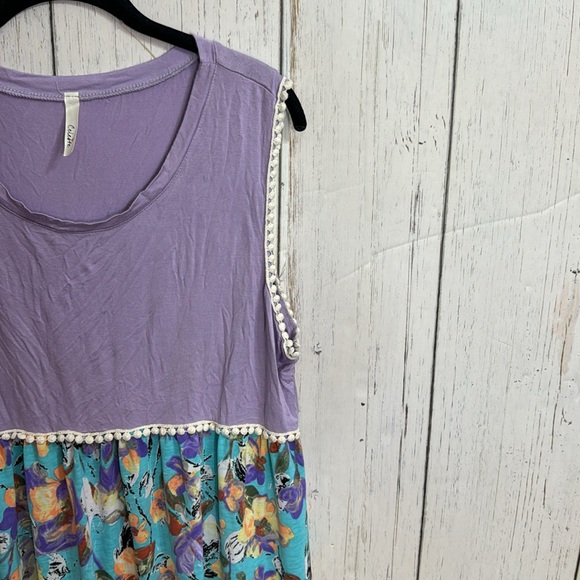 Celeste Floral Pattern Tank Top - Picture 5 of 9